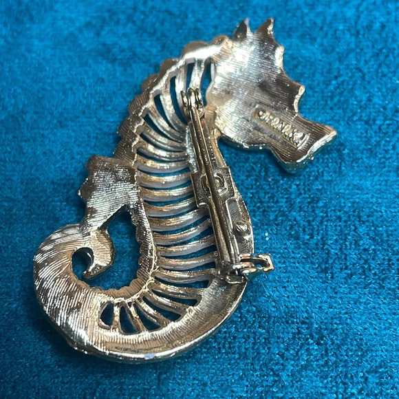 Vintage ORNK Seahorse Brooch Pin - Picture 5 of 6